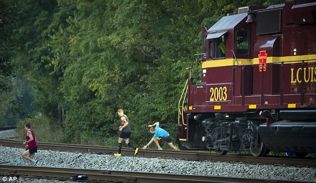 Hau toa vi… da nguoi yeu rot xuong tau hinh anh