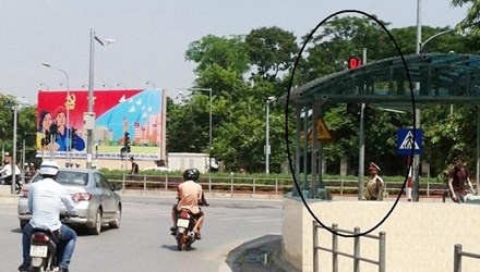 Bi phat oan vi den tin hieu, vach ke duong hinh anh