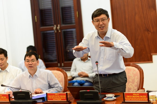 Ông Nguyễn Xuân Thành, giám đốc Chương trình giảng dạy kinh tế Fulbright, phát biểu tại buổi làm việc.