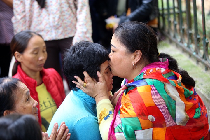 Xuat hien 'thanh chua benh' ky quai truoc cong benh vien hinh anh