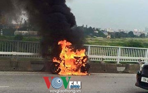 Chiếc xe đạp điện bốc cháy dữ dội.