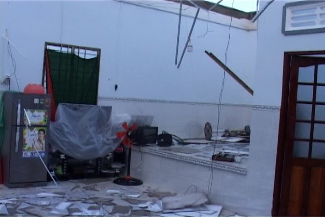 Loc xoay kinh hoang lam 50 can nha toc mai, hu hong nang hinh anh