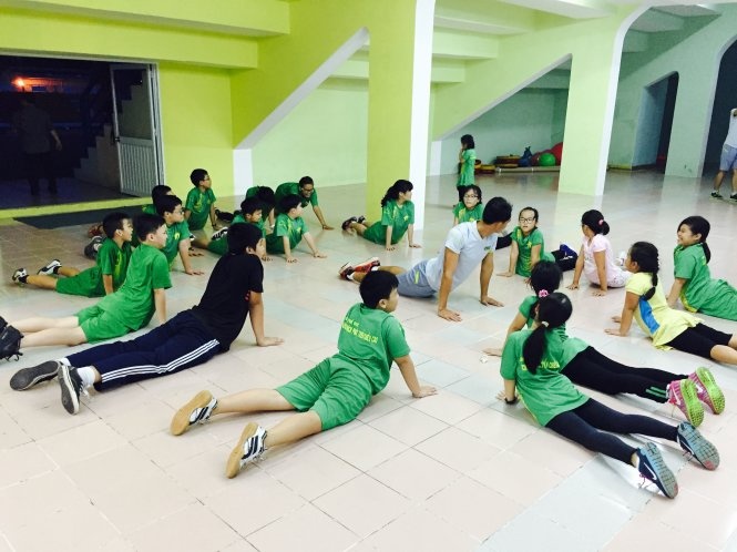 Vi sao nguoi Viet thap hon nguoi cac nuoc khu vuc 13 cm? hinh anh