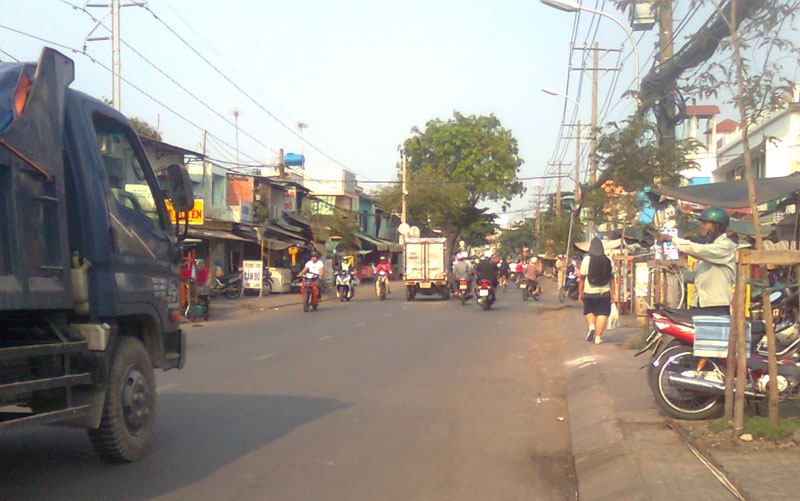 Đường Lê Văn Lương, khu vực bán rau một thời của tướng cướp Lê Anh Kiệt.