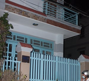 Nguoi dan ong chet o tu the troi tay, mieng dan bang keo hinh anh