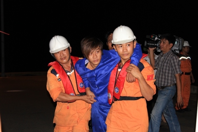 Thuyen truong tau cuu nan ke 3 gio quan thao voi Trung Quoc hinh anh