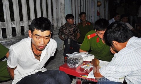 Hiện trường Công an TP Tam Kỳ bắt hai đối tượng giao hàng nói trên/