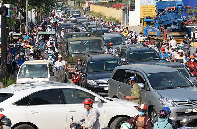Mat 1 gio moi qua khoi doan duong dai 500 m hinh anh