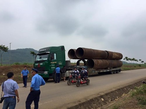 Bi kiem tra, tai xe bo xe lai tron thanh tra giao thong hinh anh