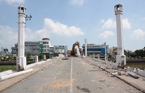 Hon 200 trieu thue don vi kiem dinh cau 100 tuoi hinh anh