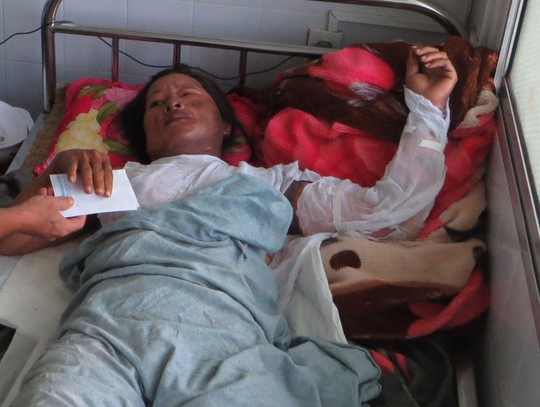 Hai nguoi chong om vo tu thieu da tu vong hinh anh