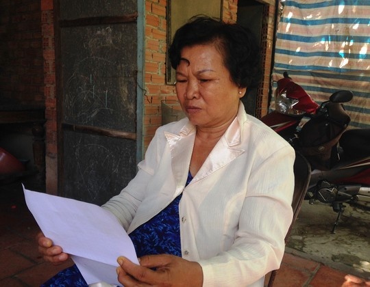 Bà Nguyễn Thị Gái trình bày vụ việc.