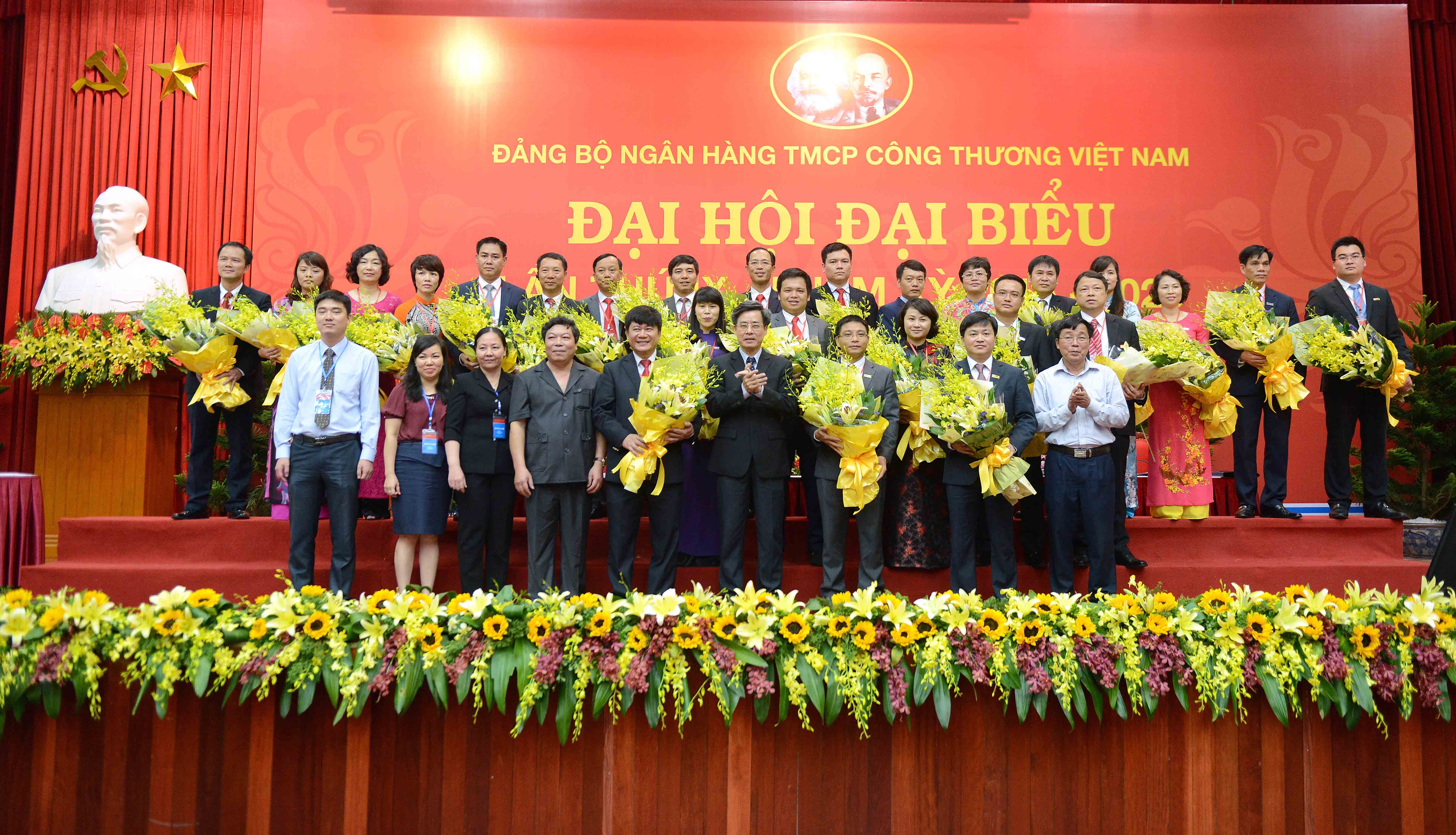 Can bo tre tang so voi nhiem ky truoc hinh anh