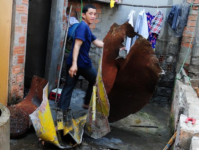 Nhieu nha dan rung chuyen sau tieng no tu garage oto hinh anh