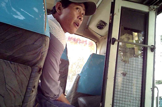 Đen - một tay cướp tiền chuyên nghiệp trên xe khách. Ảnh cắt từ clip.