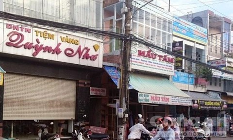 Trom pha 2 lop cua lay 30 luong vang hinh anh