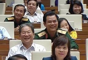 Nhung nu cuoi  chua chat o Quoc hoi hinh anh