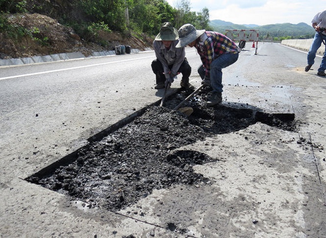 Do quan va... quoc lo 1 hinh anh