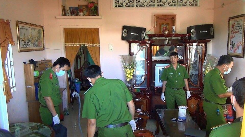 Cong an kham nghiem hien truong 3 me con tu vong hinh anh