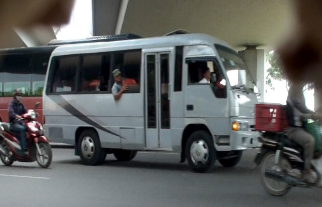 Nha xe cuop tien khach: Sam xe het 'dat' di 'cuop' hinh anh