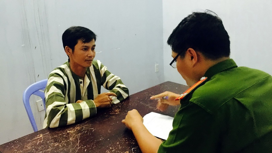 Nghi can Trần Dũng Tiến tại cơ quan cảnh sát điều tra.