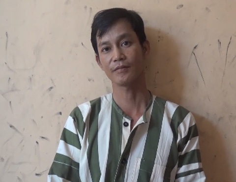 Nguoi cha dau doc hai con bang thuoc chuot hinh anh