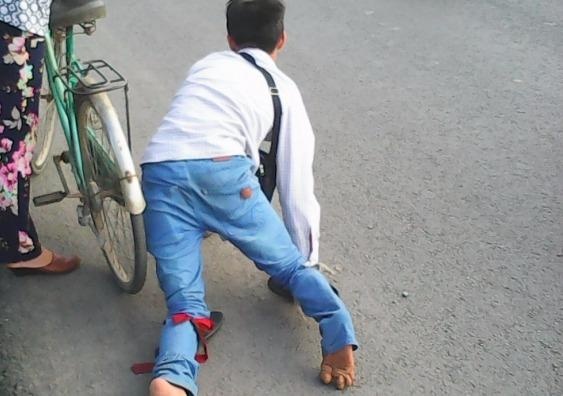 Bi giat 108 to ve so, thanh nien tan tat ngoi khoc hinh anh