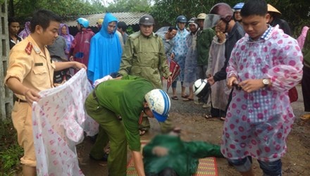 Pho giam doc chi nhanh ngan hang chet tham duoi cong hinh anh