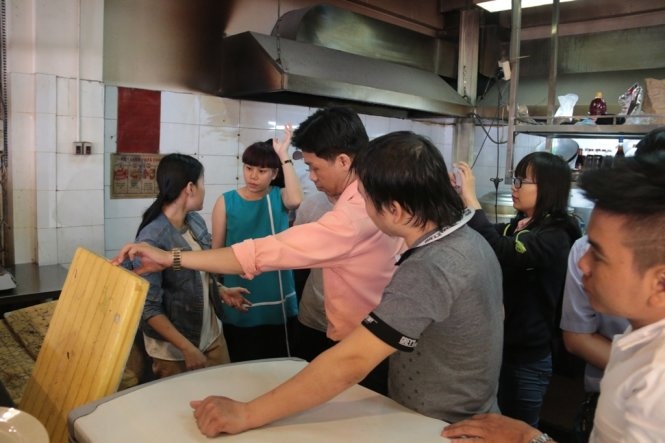 Dang an, phat hien chuot trong noi lau, xu sao? hinh anh