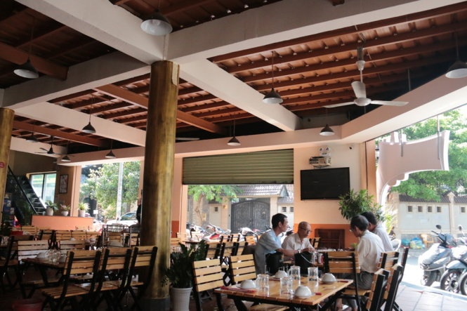 Nhà hàng lẩu dê cua (186 - 188 -190 Hoa Lan, Q. Phú Nhuận) .