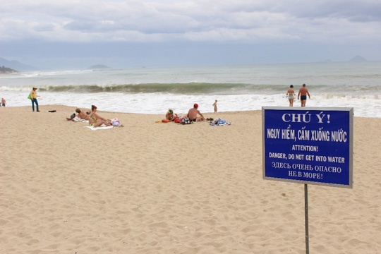 Tam bien, bi song danh liet tu chi hinh anh