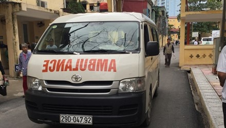 Muon hinh xe cuu thuong: Xe tai cung thanh xe cuu thuong hinh anh