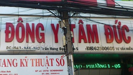 'Bac si' chui vo tu chat chem nguoi benh hinh anh