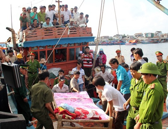 Viet Nam phan doi vu ban chet ngu dan o Truong Sa hinh anh