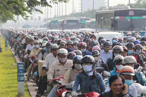 Tao dot pha trong giam ngap, ket xe hinh anh