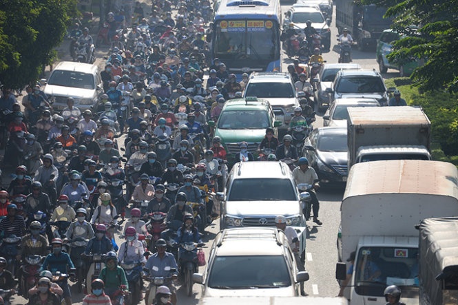 Duong Dien Bien Phu thanh bien xe ngay tu cau Sai Gon hinh anh