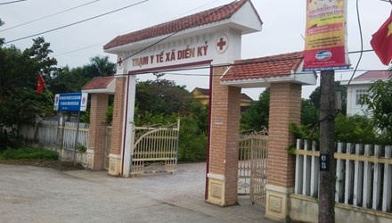 Be gai chet bat thuong sau khi tiem vitamin K hinh anh