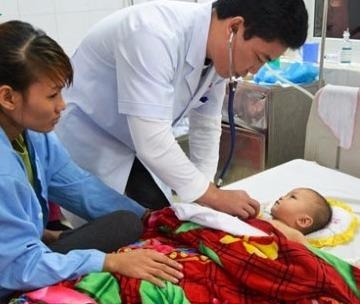 Cuu song be 1 tuoi sac vien da dam hinh anh