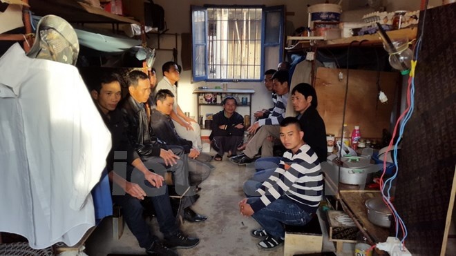 Khong chiu noi chu TQ, lao dong VN tai Algeria doi ve nuoc hinh anh