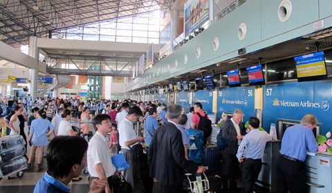 Cục Hàng không khuyến cáo: Hành khách đi máy bay không nên xem những lời phát ngôn của mình chỉ đơn giản là một câu nói đùa. Đó là một hành vi rất nguy hại ảnh hưởng đến quyền đi lại của mình và người khác trên chuyến bay.