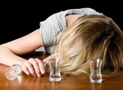 Chuoc ruou thieu nu 14 tuoi roi dua vao khach san hiep dam hinh anh