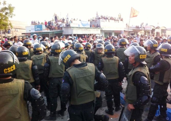 Vụ chặn quốc lộ 1 xảy ra vào các ngày 14 và 15-4 làm tê liệt giao thông nghiêm trọng.