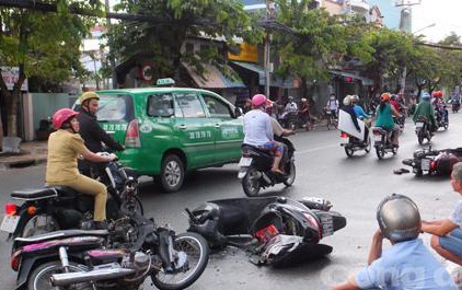 Bat 'nong' ten cuop giat nghi ngao da gay tai nan lien hoan hinh anh