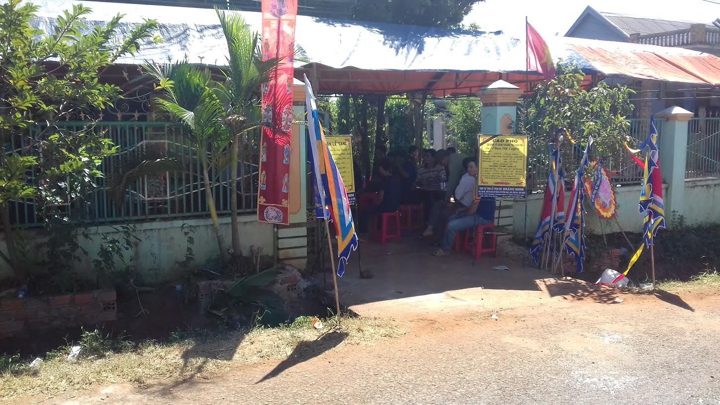 Nguoi phu nu bi sat hai trong vuon ca phe hinh anh