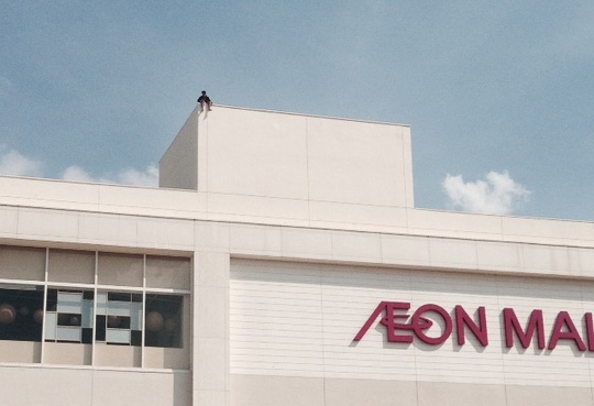 That tinh, leo len noc sieu thi doa tu tu hinh anh