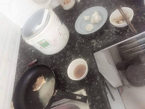 Trước khi lấy tài sản, Thọ đã tráng 3 quả trứng ăn với cơm nguội.