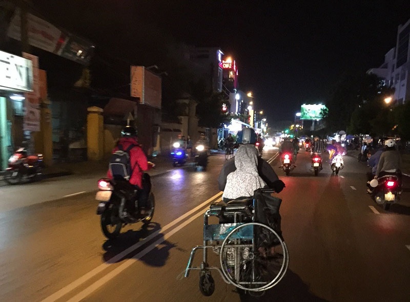 Bi mat bat ngo cua hai 'cha con' chuyen nghe an xin hinh anh