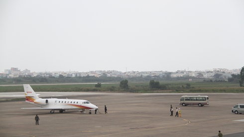 Giao dat quoc phong mo rong san bay Tan Son Nhat ra sao? hinh anh