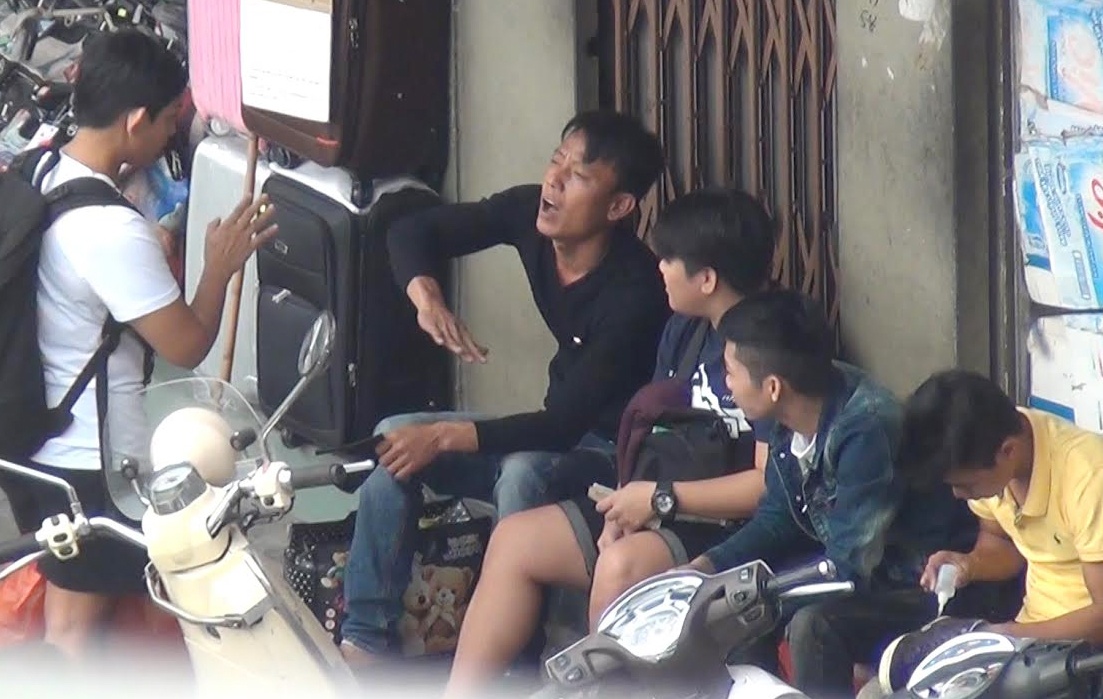 Phat 'nhom danh giay tran lot' 8 trieu dong hinh anh