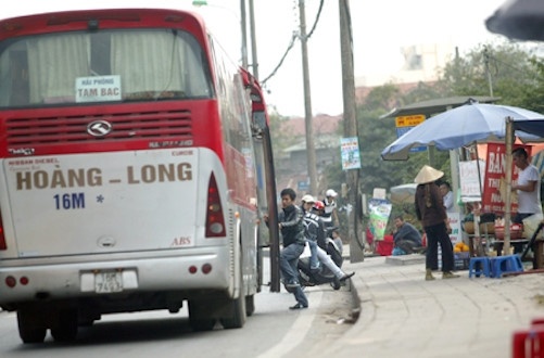 Nguoi nha xe Hoang Long va Co Hai 'choang' nhau hinh anh